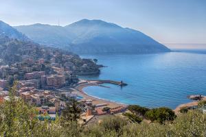 - Vistas a la playa, a la ciudad y al océano en Mulinetti Houses, en Recco