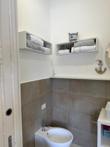 a bathroom with a sink and a toilet and towels at H2O TROPEA in Tropea