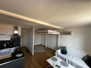 Kuchyň nebo kuchyňský kout v ubytování Bandol Appartement Hyper Centre Vue Mer