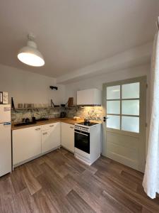 Kuchyň nebo kuchyňský kout v ubytování Apartmány u rybníčka