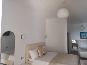 Postel nebo postele na pokoji v ubytování Hotel Relax Dhermi