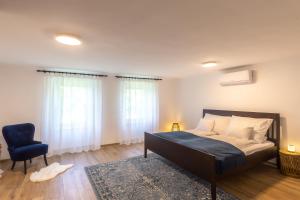 Postel nebo postele na pokoji v ubytování Country House Badacsony - Happy Rentals + 29 fotografií