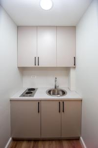 Kuchyňa alebo kuchynka v ubytovaní Apartment Sofija + 37 fotografií