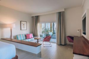 Ruang duduk di Iberostar Selection Coral Bavaro - All Inclusive
