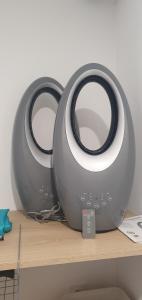 a couple of vases sitting on top of a shelf at Charmant logement neuf in Hourtin