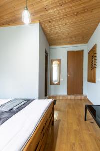 Letto o letti in una camera di Guest House Nikala