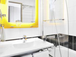 Koupelna v ubytování Ibis Styles Lille Marcq En Baroeul