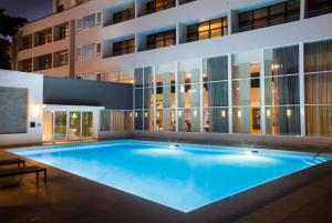 Der Swimmingpool an oder in der Nähe von TRYP by Wyndham Isla Verde
