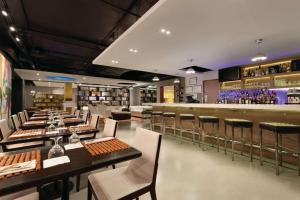 Lounge oder Bar in der Unterkunft TRYP by Wyndham Isla Verde