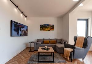 a living room with a couch and a table at Domek u Chmielaków-Huba z widokiem na Jezioro Czorsztyńskie Tatry Balia in Huba