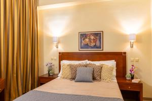 Ein Bett oder Betten in einem Zimmer der Unterkunft Hotel Marina