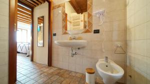 Koupelna v ubytování B&B Relax Rooms - Peschiera del Garda + 26 fotografií