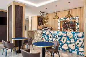 Χώρος καθιστικού στο Ramada by Wyndham Ramnicu Valcea