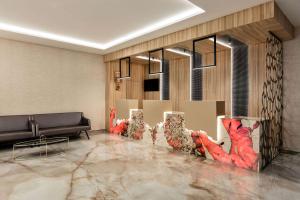Χώρος καθιστικού στο Ramada by Wyndham Ramnicu Valcea