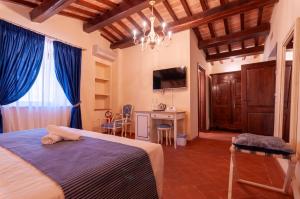 TV a/nebo společenská místnost v ubytování Borgo Sant'Apollinare - Resort