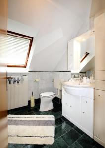 Koupelna v ubytování Zimmer u Apartment in Bad Gams Deutschlandsberg