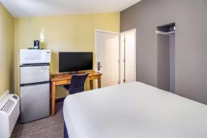 Kuchyň nebo kuchyňský kout v ubytování Rodeway Inn Casper