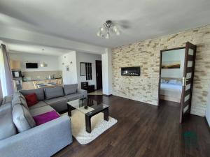 Kuchyňa alebo kuchynka v ubytovaní Apartamenty Maria