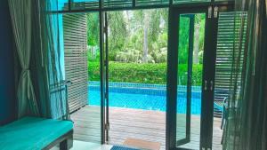 Bazén v ubytování The Bihai Hua Hin nebo v jeho okolí