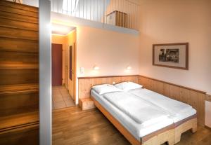 Rúm í herbergi á JUFA Hotel Gitschtal