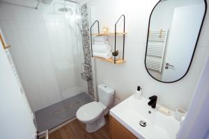 Et badeværelse på Les Balcons du Golfe - Cozy & moderne Moliets Plage + 26 billeder