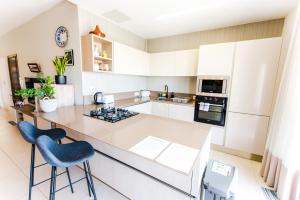 Η κουζίνα ή μικρή κουζίνα στο Mediterranean Abode - Spacious Apartment in Swieqi