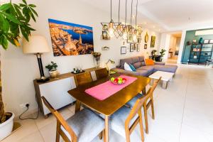 Χώρος καθιστικού στο Mediterranean Abode - Spacious Apartment in Swieqi