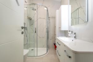 a bathroom with a shower and a toilet and a sink at Vila Lana, 5 Sterne in Sveti Anton +18 photos