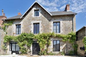 an old stone house with ivy at La Villa des Fontenelles - Proche de la mer in Carolles