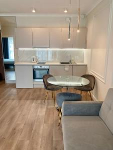 Køkken eller tekøkken på Mennica Residence de luxe Waliców 11