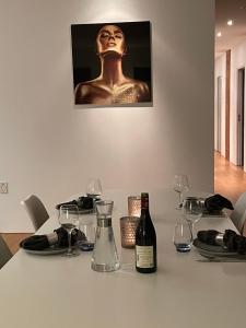 Thức uống tại Nydelig villa ved sjøen med oppvarmet basseng