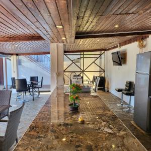 Телевизор и/или развлекательный центр в Casa Costa +37 фотографий