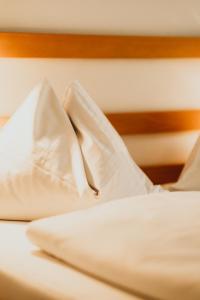 Posteľ alebo postele v izbe v ubytovaní Hotel Kernwirt
