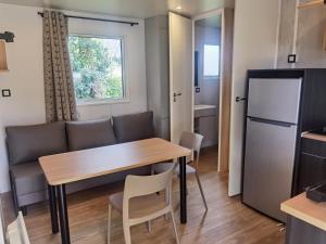 Kuchyň nebo kuchyňský kout v ubytování Camping Kersioual