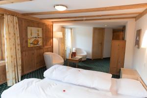 سرير أو أسرّة في غرفة في Hotel Posta