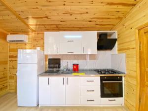 A cozinha ou cozinha compacta de Adrasan yeşim apart evleri