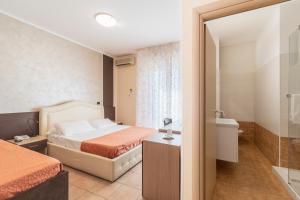 Postel nebo postele na pokoji v ubytování Hotel Gabrini