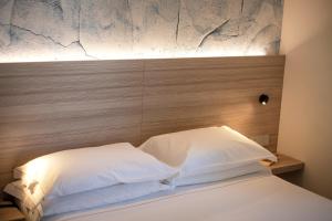 Postel nebo postele na pokoji v ubytování Hotel Cristallo