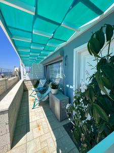 Ein Balkon oder eine Terrasse in der Unterkunft Fener Hotel Café & Kahvalti