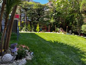Vonkajšia záhrada v ubytovaní Electra Garden House