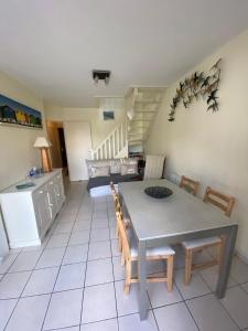 Kuchyň nebo kuchyňský kout v ubytování Appartement Les Hameaux du Port + 4 fotografie
