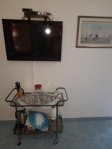 TV a/nebo společenská místnost v ubytování NIVES B.