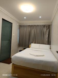 Letto o letti in una camera di Arasan Residency