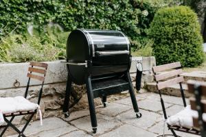 a barbecue grill sitting next to two chairs at Penzion Telč No. 20 in Telč
