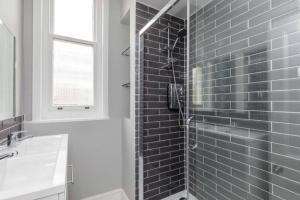 Ένα μπάνιο στο Beautiful Brunswick by the Sea