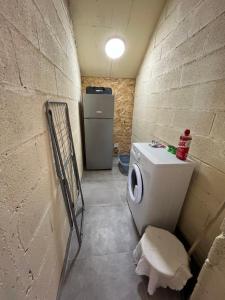 a bathroom with a washing machine in a brick wall at Villa Bahia - bas de villa en pleine nature ! in Saint-Mitre-les-Remparts +24 photos