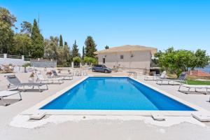 Bazén v ubytování My resort Nikiana nebo v jeho okolí