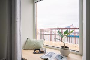 Balkón nebo terasa v ubytování Waterfront Cabins