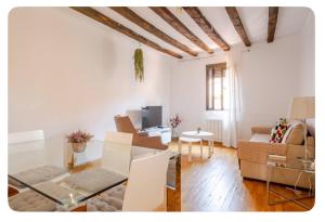 Część wypoczynkowa w obiekcie El Apartamento en Ópera Palacio Real