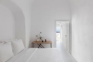 CASASUNSHA Hybrid Retreat Santorini 객실 침대